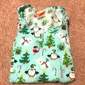 SUPER CUTE Christmas scrub top